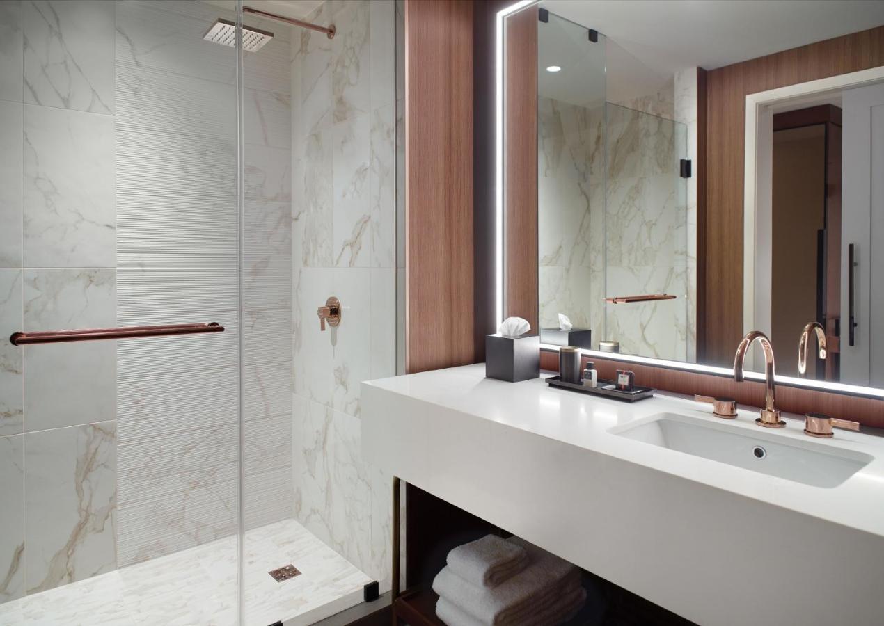 Accessible Premier Patron Tower Room 1 King Bed Roll Shower